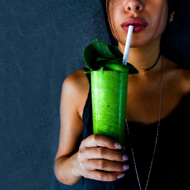 “Your ‘Healthy’ Smoothie Could Be Building Kidney Stones”  